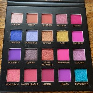 ELOISE BEAUTY THE QUEEN EYESHADOW PALETTE